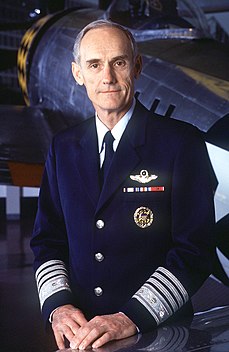 General Merrill McPeak, USA:s flygvapenstabschef, i uniformsmodell 1993.