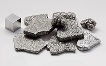 Koščki železa z železno kocko visoke čistoče with a high purity iron cube