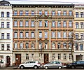 Mietshaus in geschlossener Bebauung und Hinterhaus