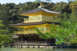 Templo do Pavilhão Dourado, em Quioto, Japão.