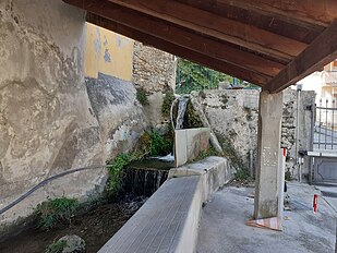 In lavaù scituàu intu burgu da Bastia, surva aa ciassa du Cumün [1]
