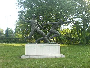 Споменици на тркачки носачи во близината на Стадионот на Партизан