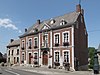 Maison communale (façades, toitures, deux portes du hall, cheminée de la salle des mariages, cage d'escalier), place Leopold Servais, n°40