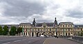 Sur le pont du Carrousel en direction du Louvre.