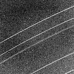 A close-up view of the (from top to bottom) d, g, e, b and a rings of Uranus. The resolved e ring demonstrates the optically thin broad component. Rings of Uranus.jpg