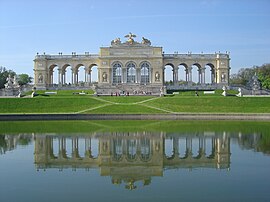 Schloss Schoenbrunn Gloriette DSC02028.JPG