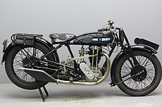 Triumph Model TT uit 1927 met een sterker frame, trommelremmen voor en achter en de Brooklands can-uitlaat.