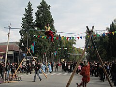 Göyçay en el año 2011. El rendimiento del acróbata en el festival de la granada.