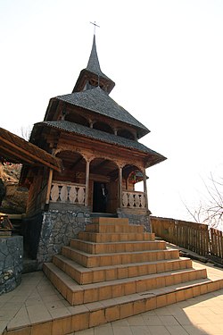 Дрвена црква во Четацени