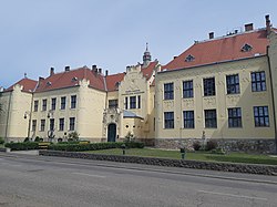 A gimnázium 1908-ban átadott szecessziós főépülete