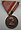 Medaglia d'onore al valor militare in bronzo con decorazioni di guerra e spade (Impero austro-ungarico) - nastrino per uniforme ordinaria