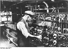 A Belgian forced worker in the Siemens factory in Berlin, August 1943. Bundesarchiv Bild 183-R46093, Belgischer Zwangsarbeiter bei Siemens.jpg