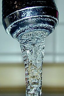 Грязная вода..вечная проблема  Пыть-Яха  220px-Drinking_water