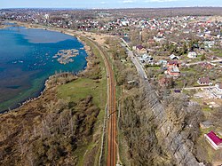 Участок проспекта, проходящий вдоль железнодорожной линии и Дудергофского озера