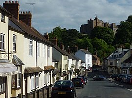 Blick in die High Street, im Hintergrund Dunster Castle