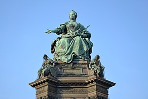 La statue de Marie-Thérèse d'Autriche, à Vienne. (définition réelle 3 269 × 2 200)