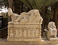 Reperti del periodo romano nel giardino del museo