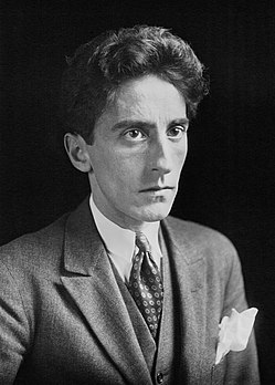 Jean Cocteau en 1923 (agence de presse Meurisse). (définition réelle 4 543 × 6 347)