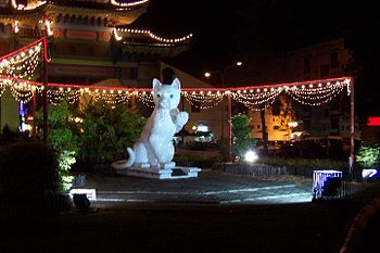 Kuching, Sarawak, Borneo, Malesia, statue di gatti