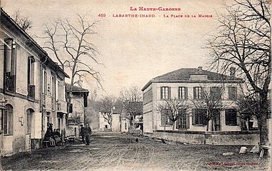 La place de la mairie cers 1910.