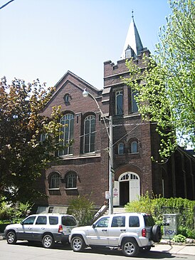 Фасад здания церкви