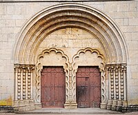 Portail occidental de la collégiale de Montréal.