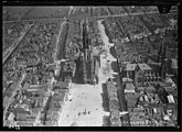 Vue aérienne de la place centrale, Groote Markt, entre 1920 et 1940.