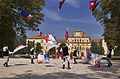 Lanceurs de drapeaux devant le palais ducal