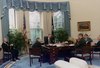 Президент Буш встречается с секретарем Диком Чейни, генералом Колином Пауэллом, генералом Скоукрофтом, губернатором Сунуну и Робертом ... - NARA - 186427.tif