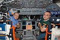 Oleg Kotov et Maxime Souraïev dans le cockpit de la navette spatiale (19 février)