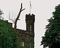 Neugotischer Turm des Schlosses Friedelhausen aus Londorfer Basaltlava