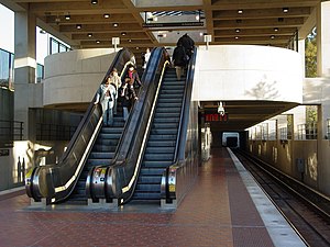 Suitland station showing mezzanine.jpg