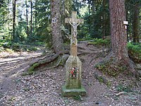 Croix du Haut de Ribeauvillé au pied du massif du Taennchel