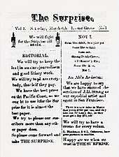 Facsimilé de la première page en deux colonnes. Dans la deuxième, première strophe du poème de Stevenson