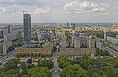 Rua Świętokrzyska, vista do Palácio da Cultura e Ciência, em Varsóvia. (definição 1 867 × 2 800)