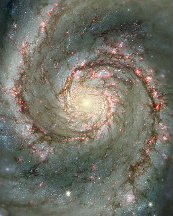 M51, la Galaxia del Revolum, un exemple tipic de galaxia espirala.