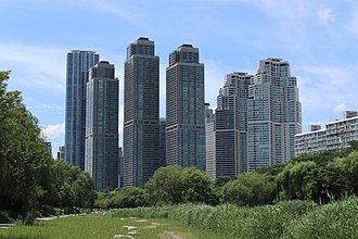 양재천과 삼성 타워팰리스 Samsung Tower Palace and Yangjaecheon Stream 6.jpg