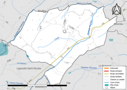 Carte en couleur présentant le réseau hydrographique de la commune