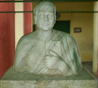 A marble bust of Dwarakanath Vidyabhushan at Harinabhi school.jpg