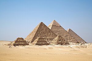 العربية: Deutsch: Alle Pyramiden von Gizeh auf...