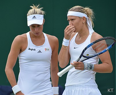 Obě dlouholeté spoluhráčky přezdívané „H+H“, Andrea Sestini Hlaváčková a Lucie Hradecká, ukončily kariéru. Vítězky French Open 2011 a US Open 2013, rovněž tak stříbrné z londýnské olympiády 2012, odehrály poslední společnou čtyřhru na Prague Open 2022