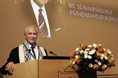 Arnold Rüütel peab kõnet oma 85. sünnipäevale pühendatud konverentsil