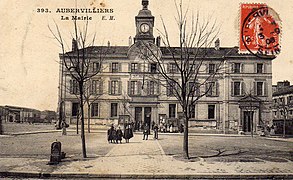 La mairie en 1908 lors du percement du prolongement de l'avenue de la République.