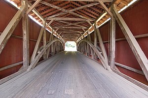 Крытый мост Баумгарденера внутри центра 3008px.jpg
