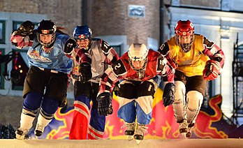 Concurrentes du Red Bull Crashed Ice 2011 à Québec. (définition réelle 2 791 × 1 698)