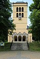 Lutherkirche mit umgebender Grünanlage