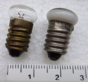 Glüh­lämp­chen, wie sie früher bei­spiels­weise für Taschen­lampen genutzt wurden
