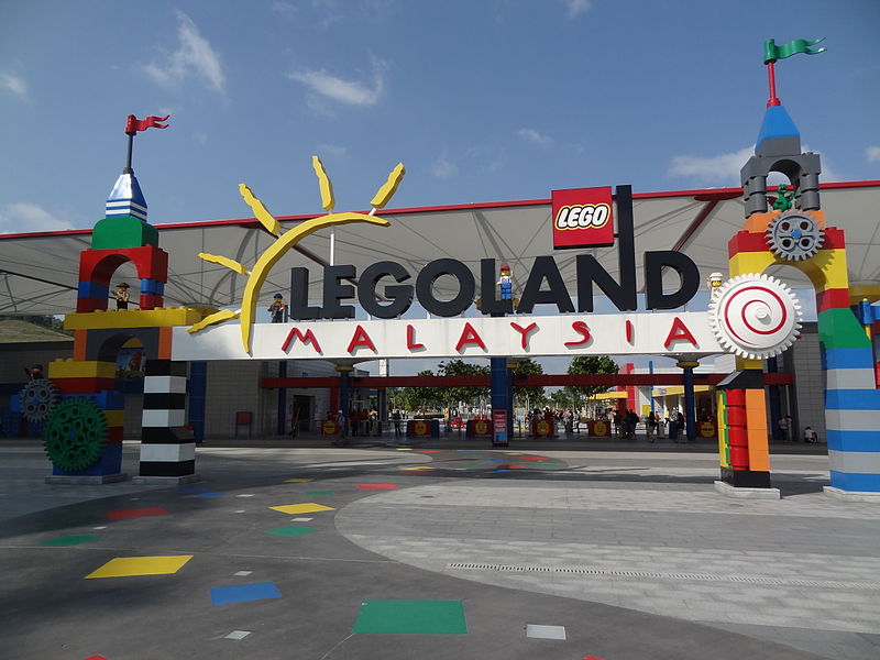 File:Entrance Legoland Malaysia.jpg