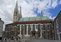 Die Peterskirche von Süden