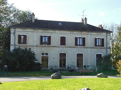 L'ancienne gare de Mont-sous-Vaudrey, en 2013